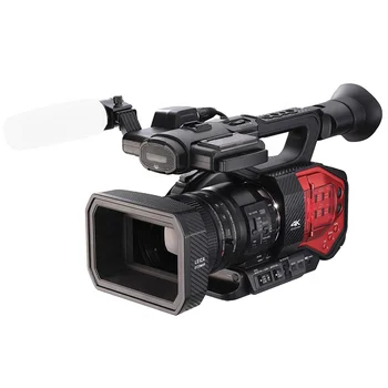 Используются видеокамеры AG-DVX200 4K Camcorder с датчиком Four Thirds и встроенным зум-объективом